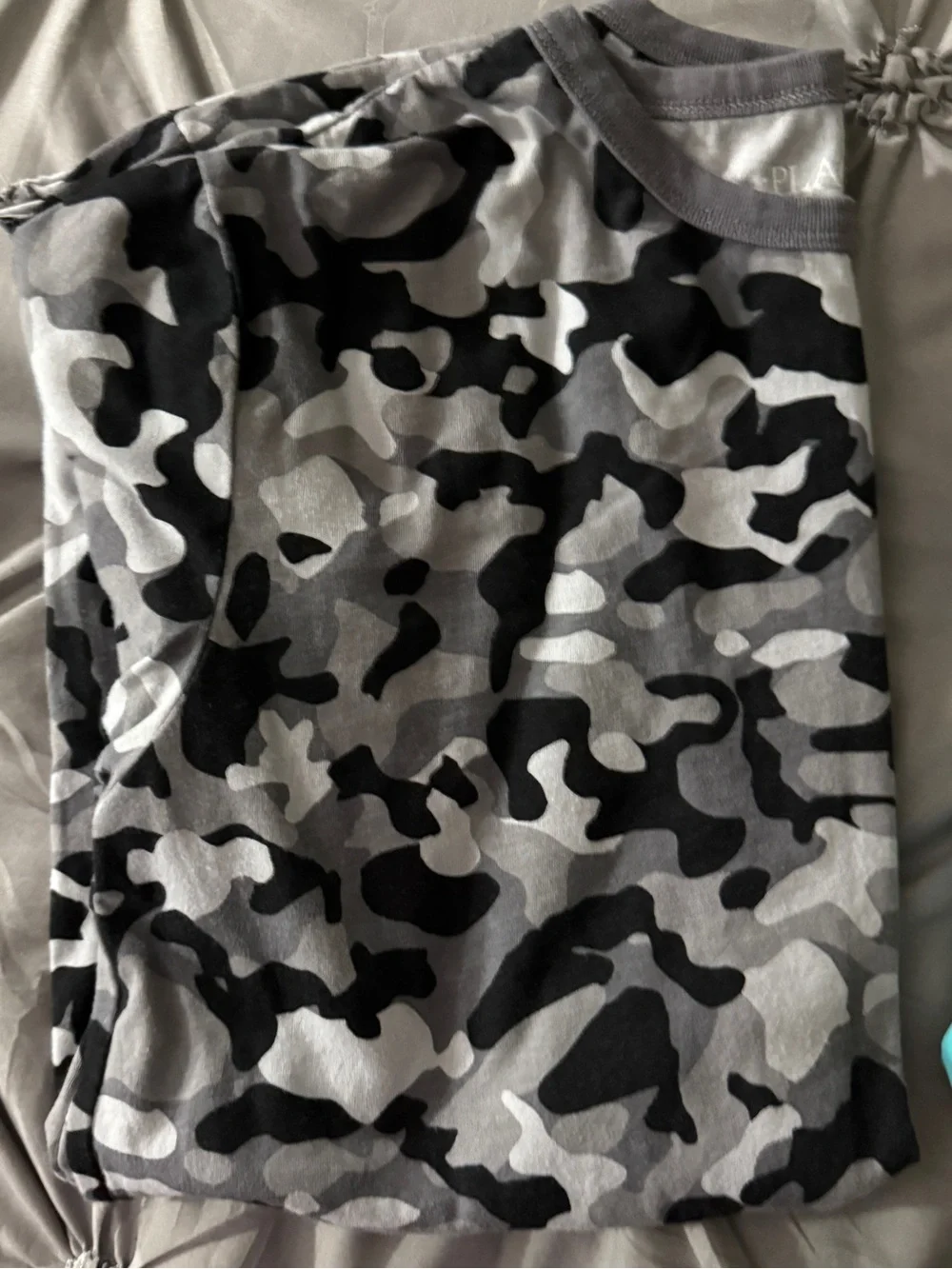 Lot of six graphic tees and one zippered Brand Spyder sweater. Size 14-16
